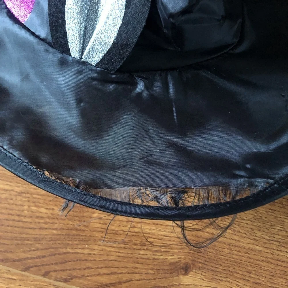 Kids witch hat ( tiny flaw) - Picture 4 of 5